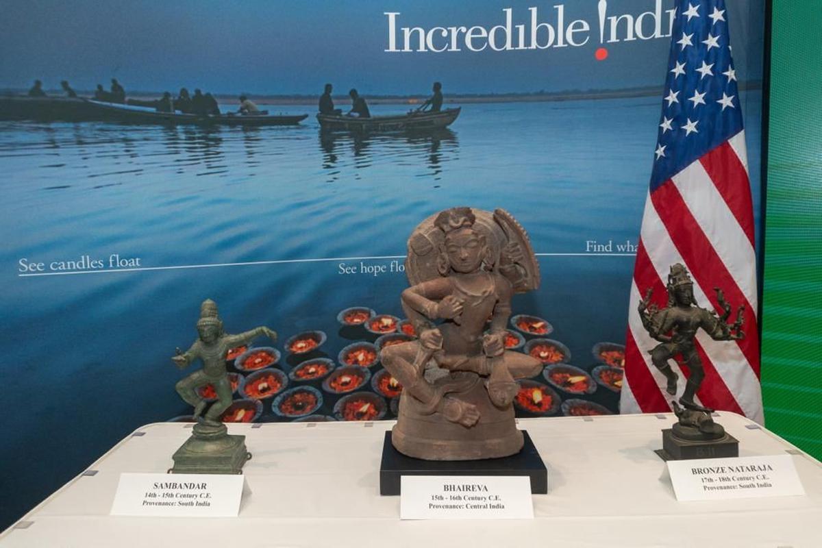 Us Hands Over 105 Antiquities To India The Hindu 7447